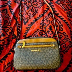 Michael Kors Jetset crossbody/shoulder bag